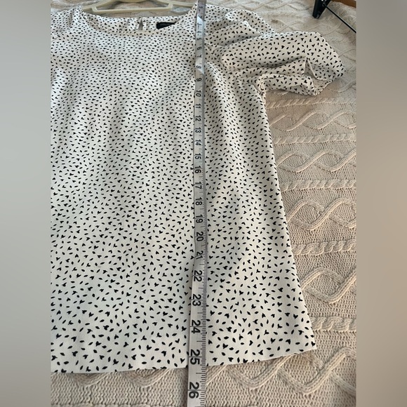 Banana Republic Rich White Small Black Patterned Blouse Women’s Size Medium - Picture 13 of 15